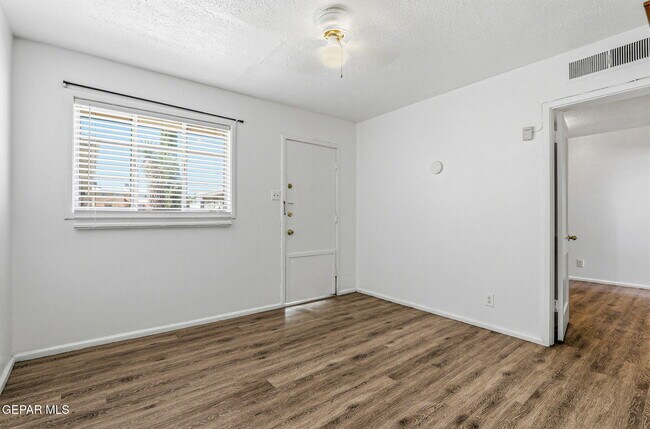Foto del edificio - 3912 Kemp Ave