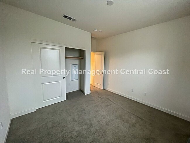 Foto del edificio - AVAILABLE NOW - Spacious Nipomo Home - 2 B...
