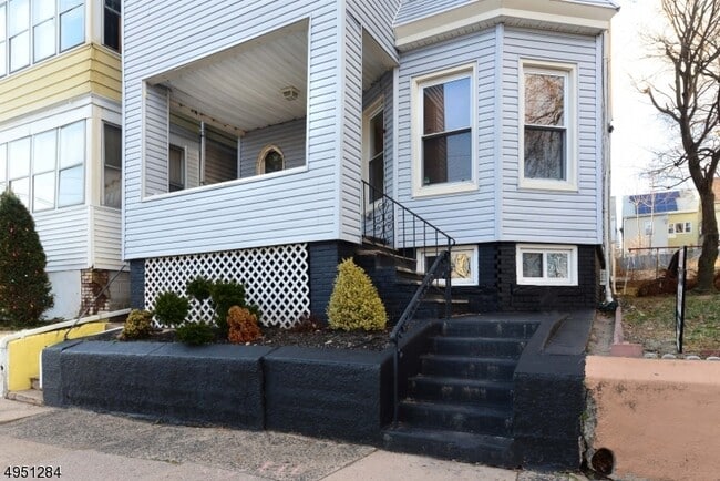 Building Photo - 263 N 7th St