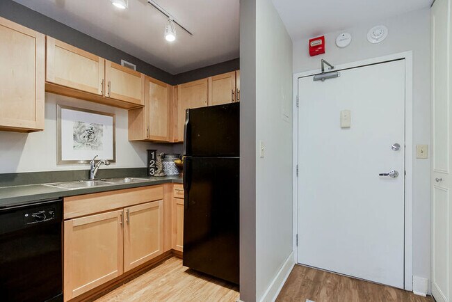 Foto del edificio - 600 E 8th St