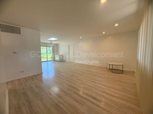Building Photo - 14949 Highland Ave