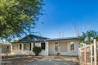 Building Photo - 516 W 9th St