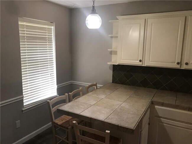 Foto del edificio - 1661 Grist Mill Dr