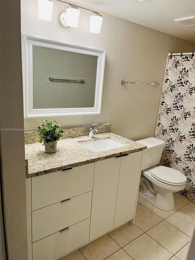 Building Photo - 2846 S University Dr