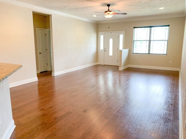 Building Photo - 3/2 Home in Oak Ridge