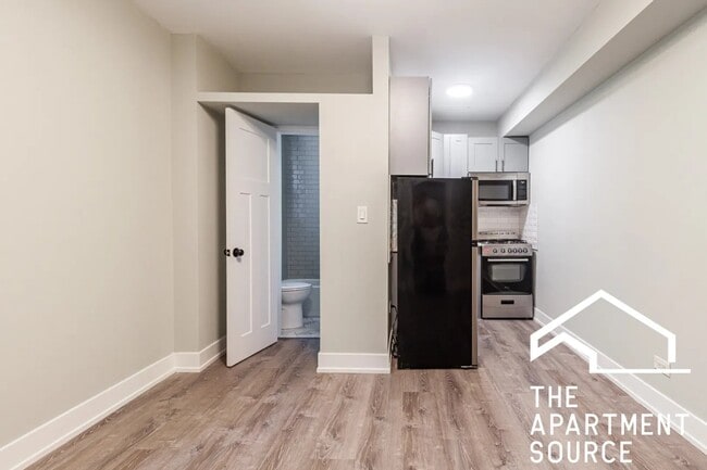 Photo - 505 W Belmont Ave (Chicago, IL) Apartment