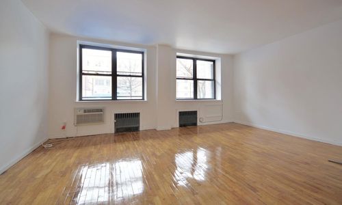 Primary Photo - 227 E 75th St