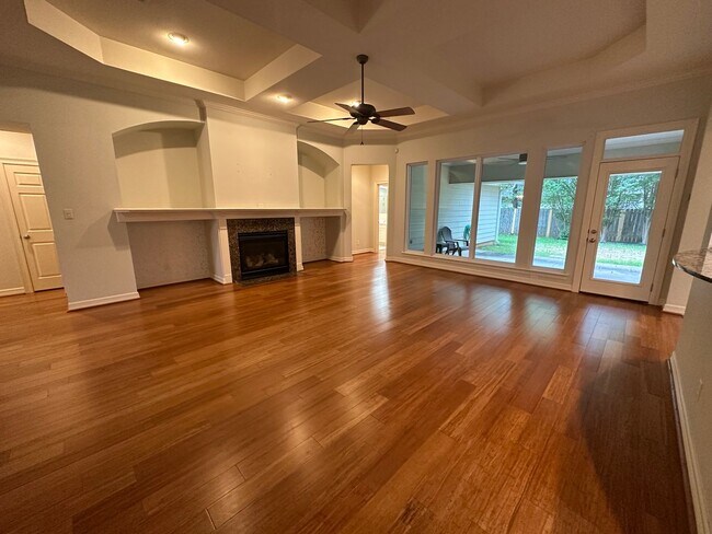 Building Photo - Gorgeous Updated 3 Bedroom Home