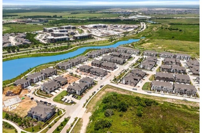 Foto del edificio - 19722 Riverbed Ln