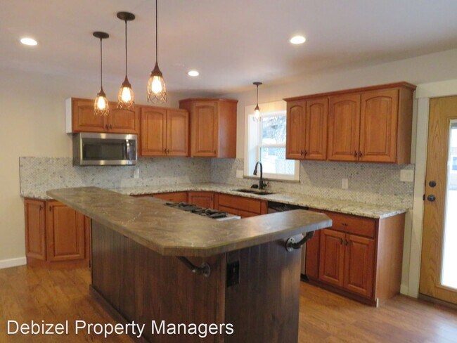 Building Photo - 4 br, 2 bath House - 819 6th Avenue