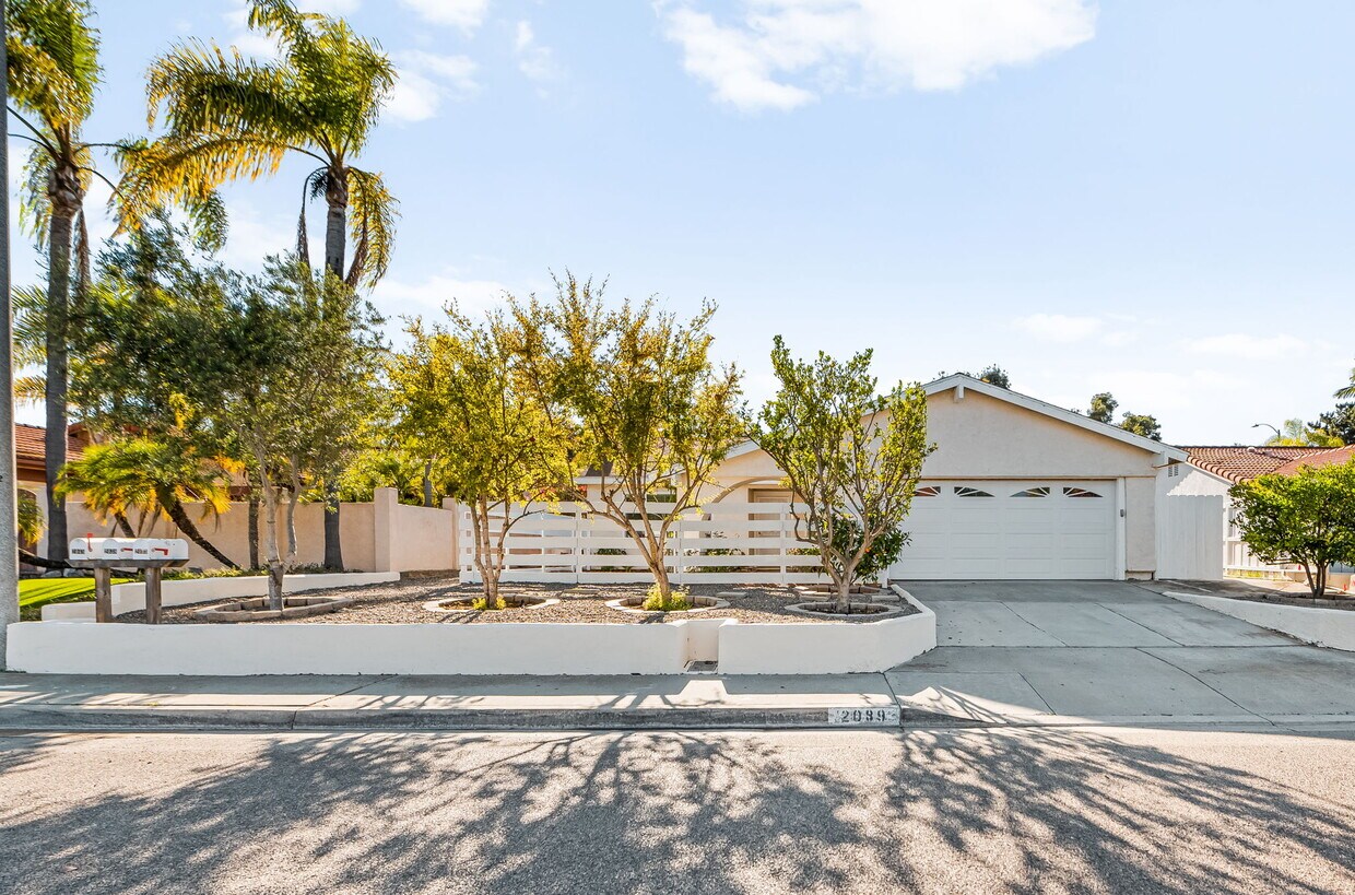 Foto principal - 2039 Village Wood Rd