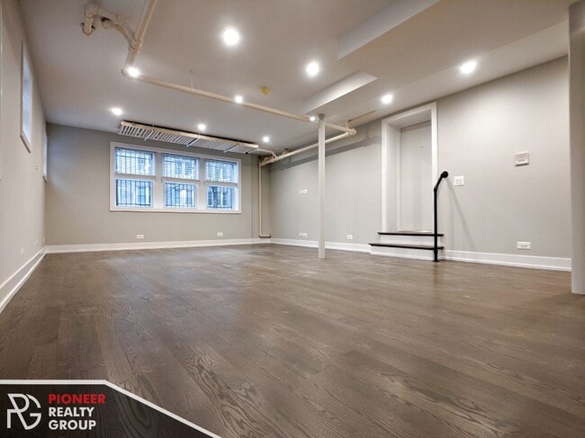 Building Photo - 1931 W Winona St