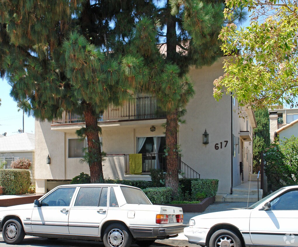 Foto del edificio - 617 N Sweetzer Ave