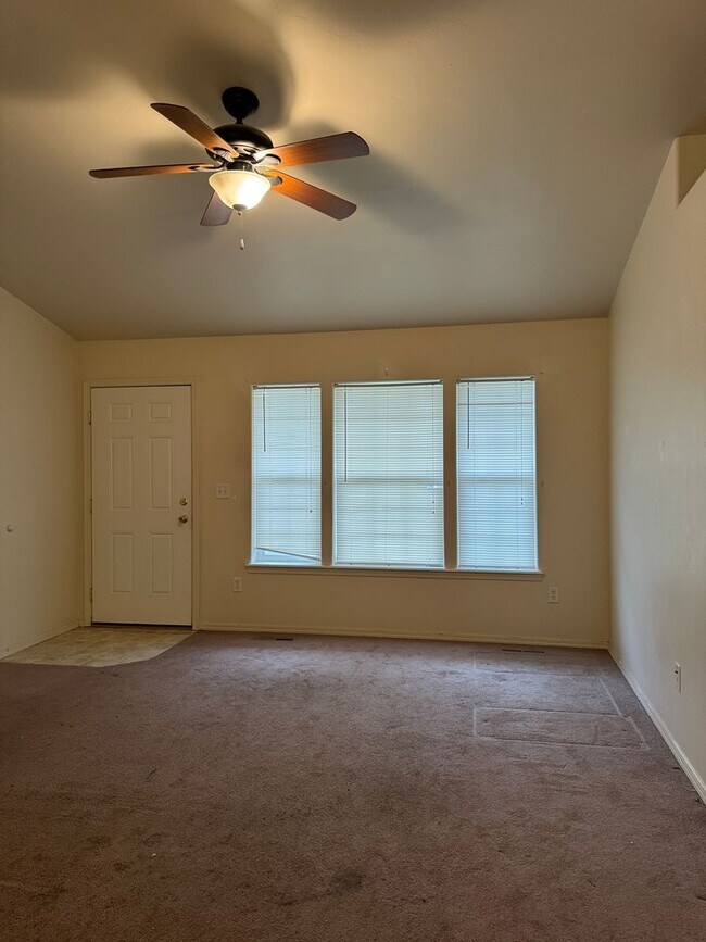 Building Photo - 622 Cedarbrook Dr