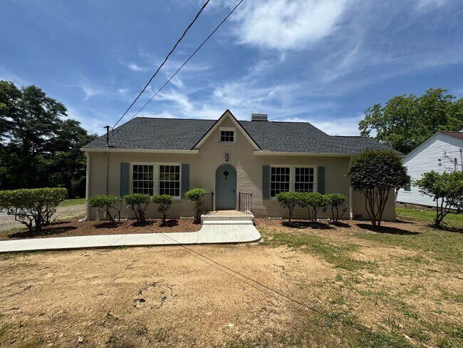 Foto del edificio - Renovated 3/2.5 House with bonus room in South Rome- $1,795