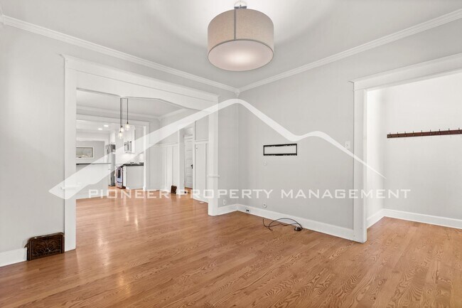 Building Photo - Beautiful Bungalow in Desirable Neighborhood!