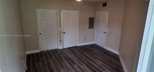 Building Photo - 1410 Belmont Ln