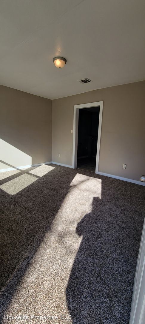 Building Photo - 5 br, 2 bath House - 421 W 75th St