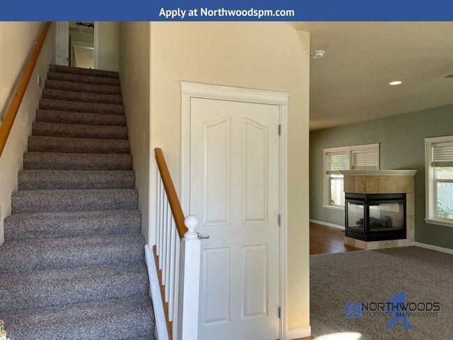 Building Photo - Beautiful 2 Story Home 3 Bdm/2.5 Bath in Q...