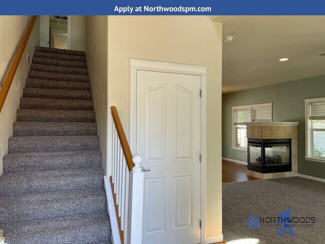 Foto del edificio - Beautiful 2 Story Home 3 Bdm/2.5 Bath in Q...