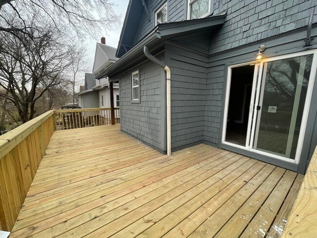 Building Photo - 1025 Waverly Ave