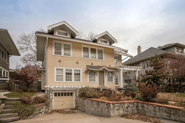 Building Photo - 404 W 63rd St