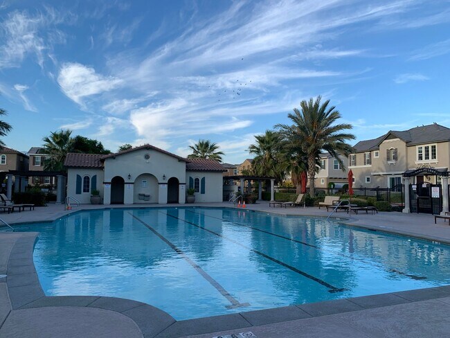 Foto del edificio - GORGEOUS HOME IN EASTVALE CORONA