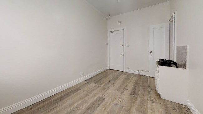 Foto del edificio - 647 W 18th St
