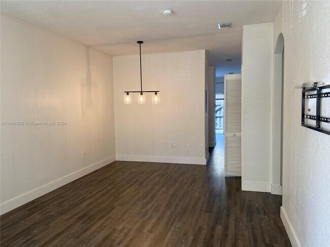 Foto del edificio - 2460 SE 16th Terrace