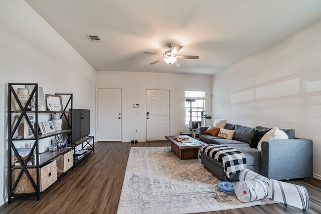 Building Photo - 3301 Breckenridge Dr