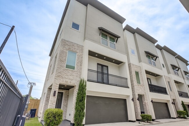 Building Photo - 2510 Tuam St