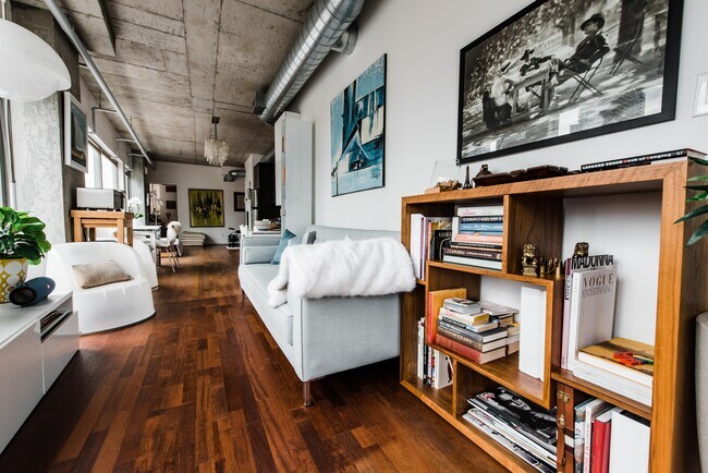 Building Photo - 169 John St