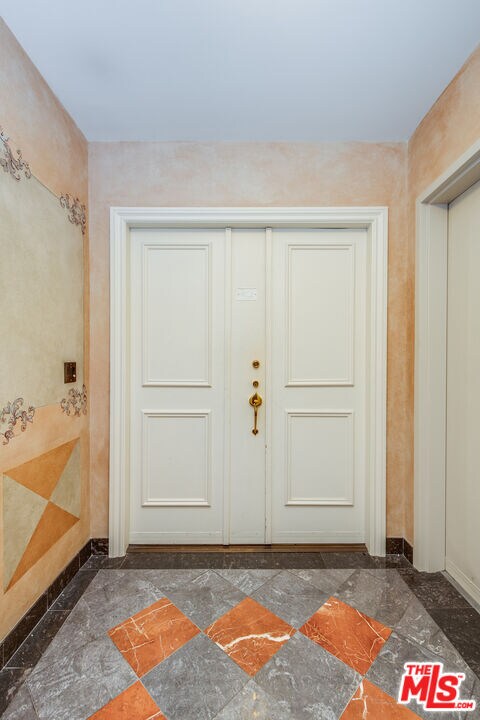 Foto del edificio - 450 N Maple Dr