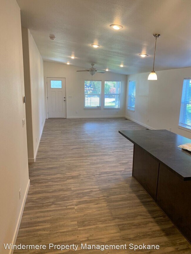 Foto del edificio - 3 br, 3 bath House - 6713 E 7th Ave
