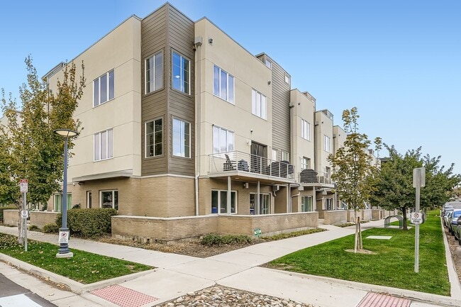 Photo - 177 S Harrison St Townhome