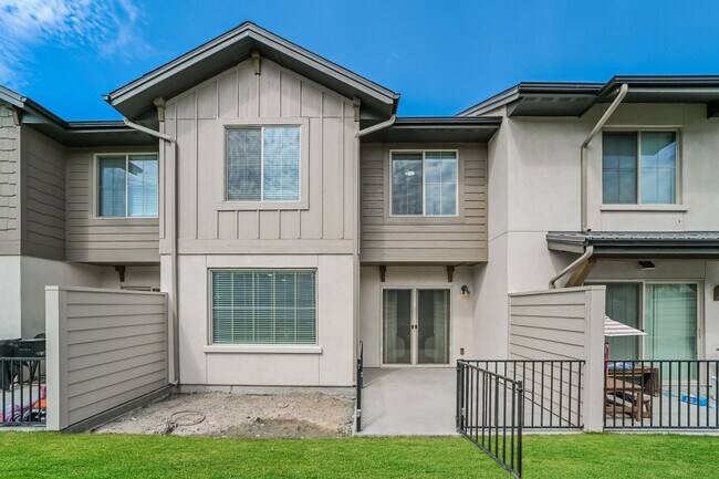 Parte trasera - Summit Springs Townhomes