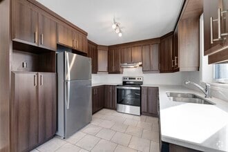 Building Photo - 518 Boul du Plateau