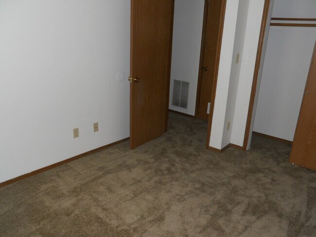 Building Photo - 3608 Westridge Drive Apt #B, Lawrence, KS ...