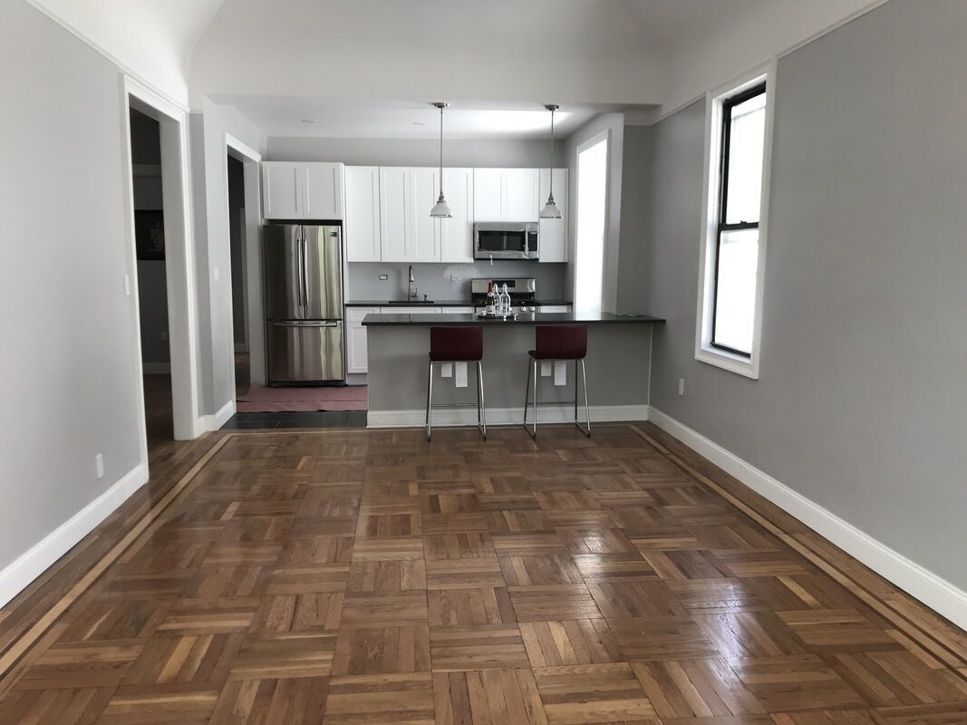 Foto principal - 586 E 93rd St
