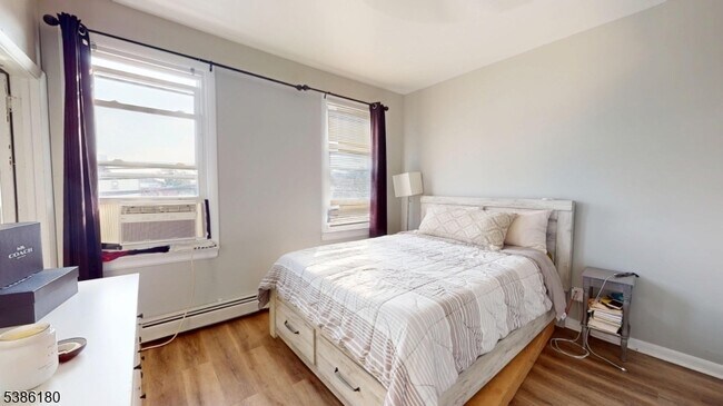 Foto del edificio - 277 2nd Ave W