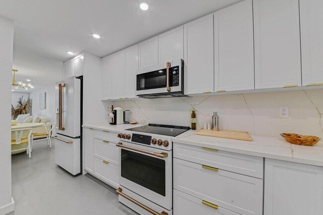 Building Photo - 765 Jeffery St