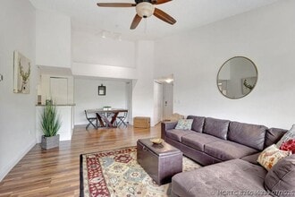 Building Photo - 1407 Crestwood Ct S