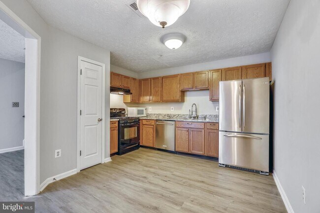 Building Photo - 8842 Goose Landing Cir