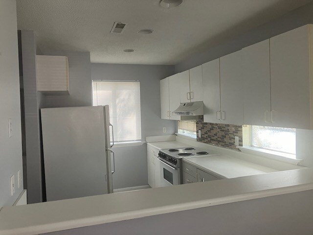 Building Photo - 601 Battery Ln