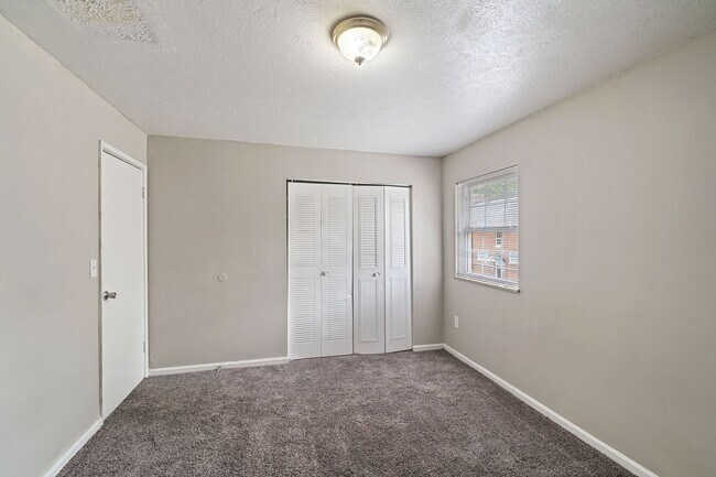 Foto del edificio - Colonial Oaks Apartments