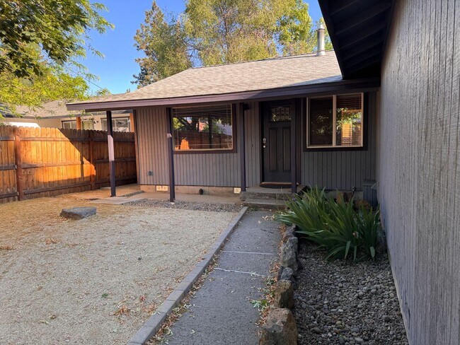 Foto del edificio - Fully Remodeled 3BR/1BA in the Heart of Bend