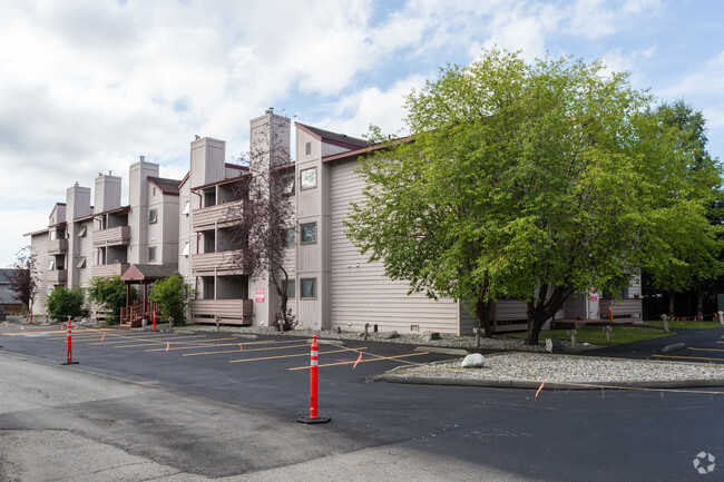 Foto del edificio - Tudor Park Apartments