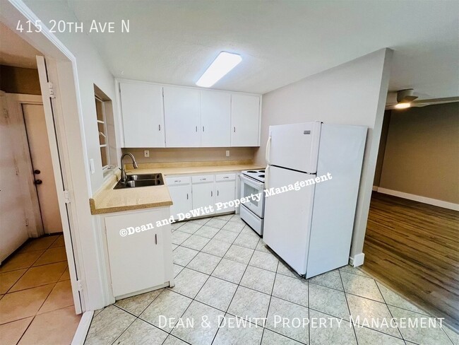 Building Photo - 415 20th Ave N