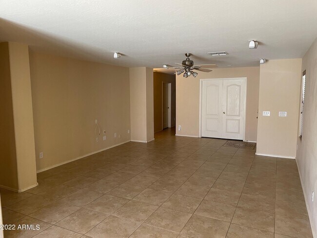 Foto del edificio - 25088 W Dove Cir