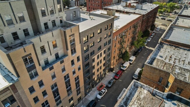 Building Photo - 222 Echo Pl